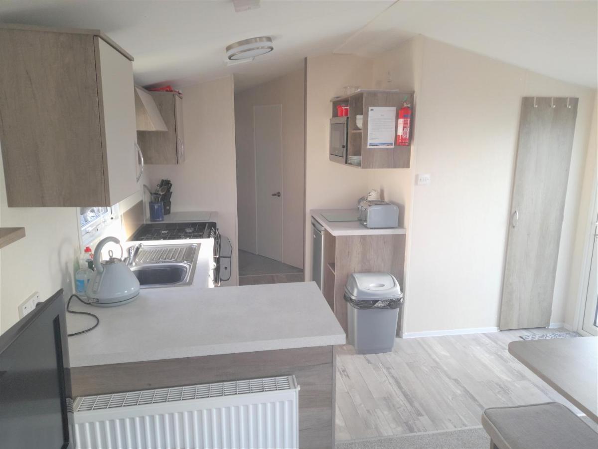 3 Bedroom Modern Caravan Sleeps Up To 8 Millom Bagian luar foto