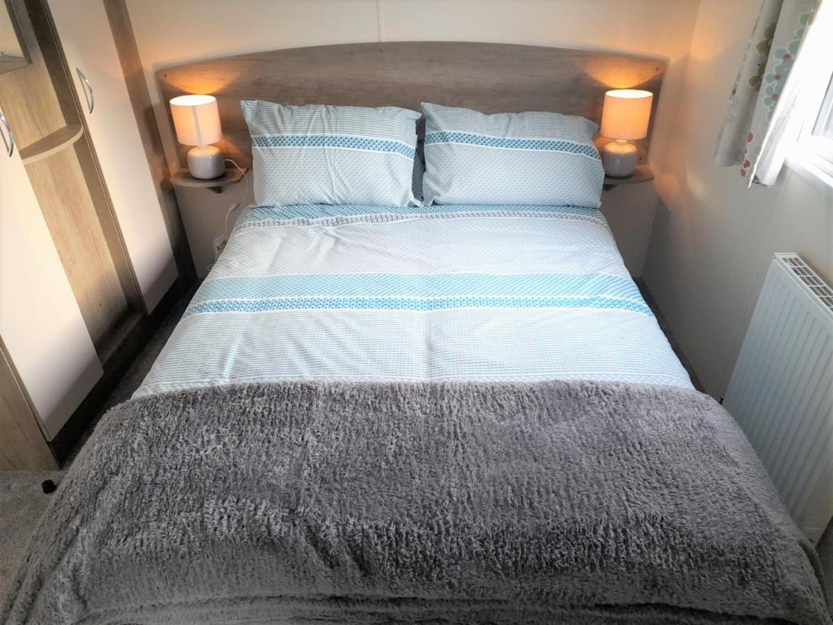 3 Bedroom Modern Caravan Sleeps Up To 8 Millom Bagian luar foto