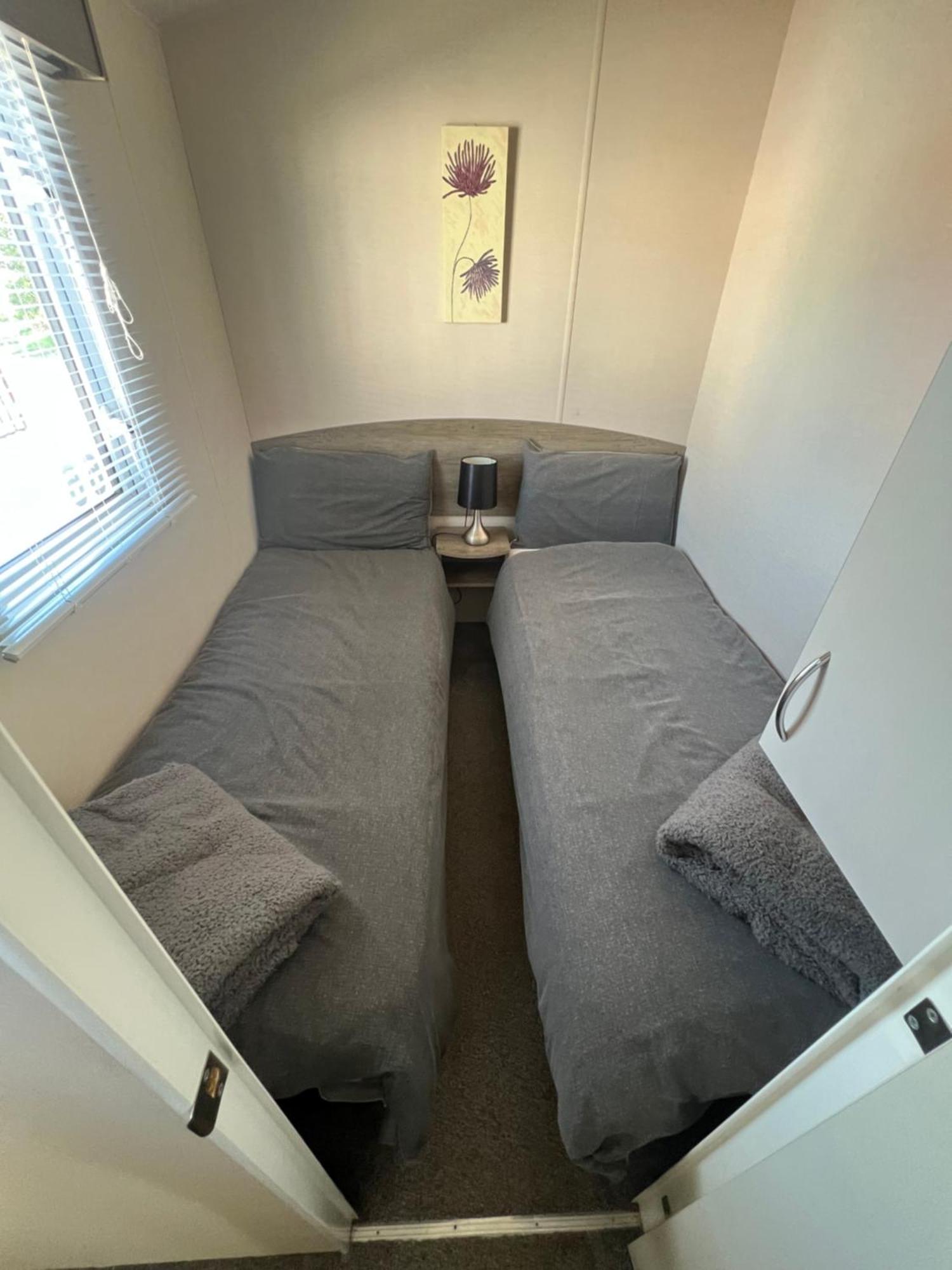 3 Bedroom Modern Caravan Sleeps Up To 8 Millom Bagian luar foto